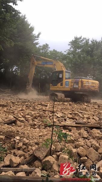 斫曹乡全面启动拆旧复垦项目 建设美丽乡村(图2)